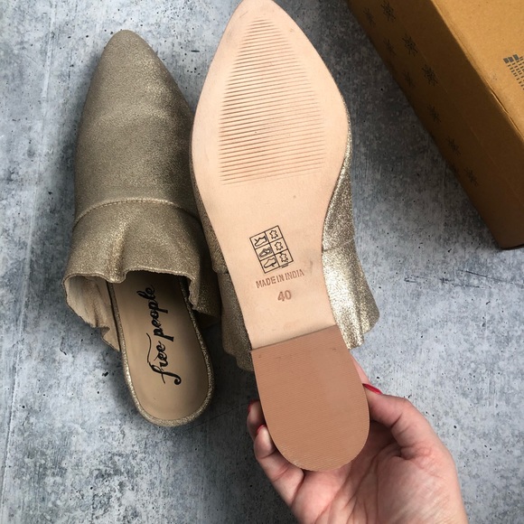 New Free People Gold Sienna Flat Ruffle Mules - Picture 6 of 7